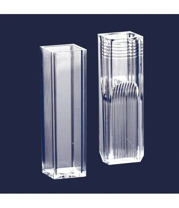ISOLAB Spektrofotometre küveti - P.S - makro - 12,5x12,5x45 mm